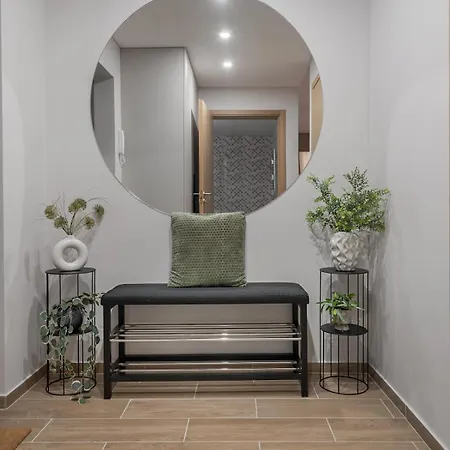 Town Apartment *
